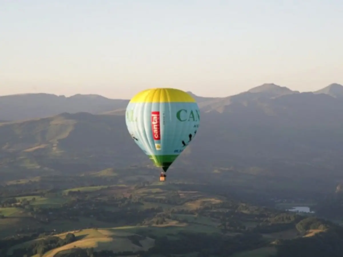 Vol scientifique en Montgolfière Les Volcans d'Auvergne (15)