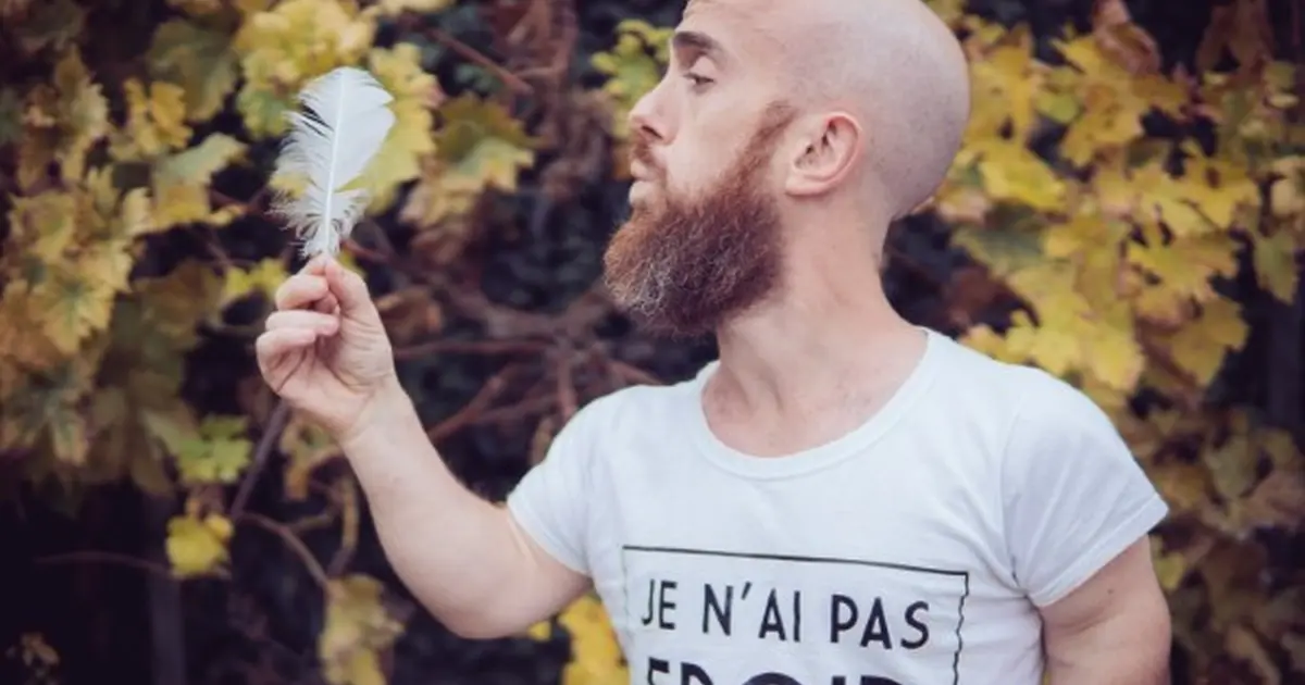 Voler prend deux L - Compagnie du tout vivant