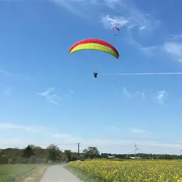 Vols découverte en parapente et deltaplane à Airvault