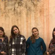 Vous avez dit « Brunettes » ? Les Kapsber’girls