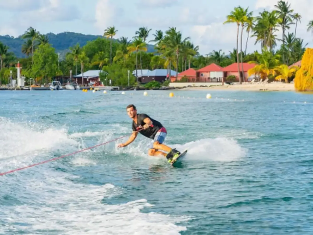 Wakeboard dans la Baie du Marin en Martinique (972)