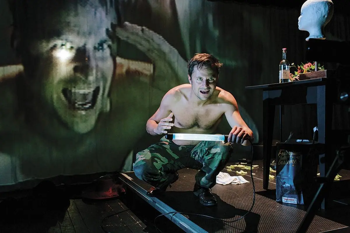 Le metteur en scène allemand Nicolas Stemann qui met en scène la souffrance du jeune Werther à l’heure des réseaux sociaux