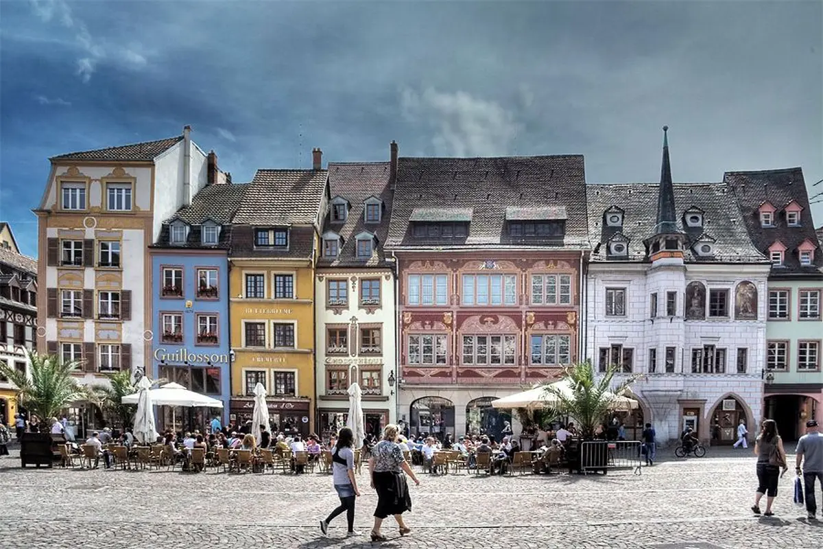 La Place de la Réunion est le coeur battant de Wilkumma im Dorf.