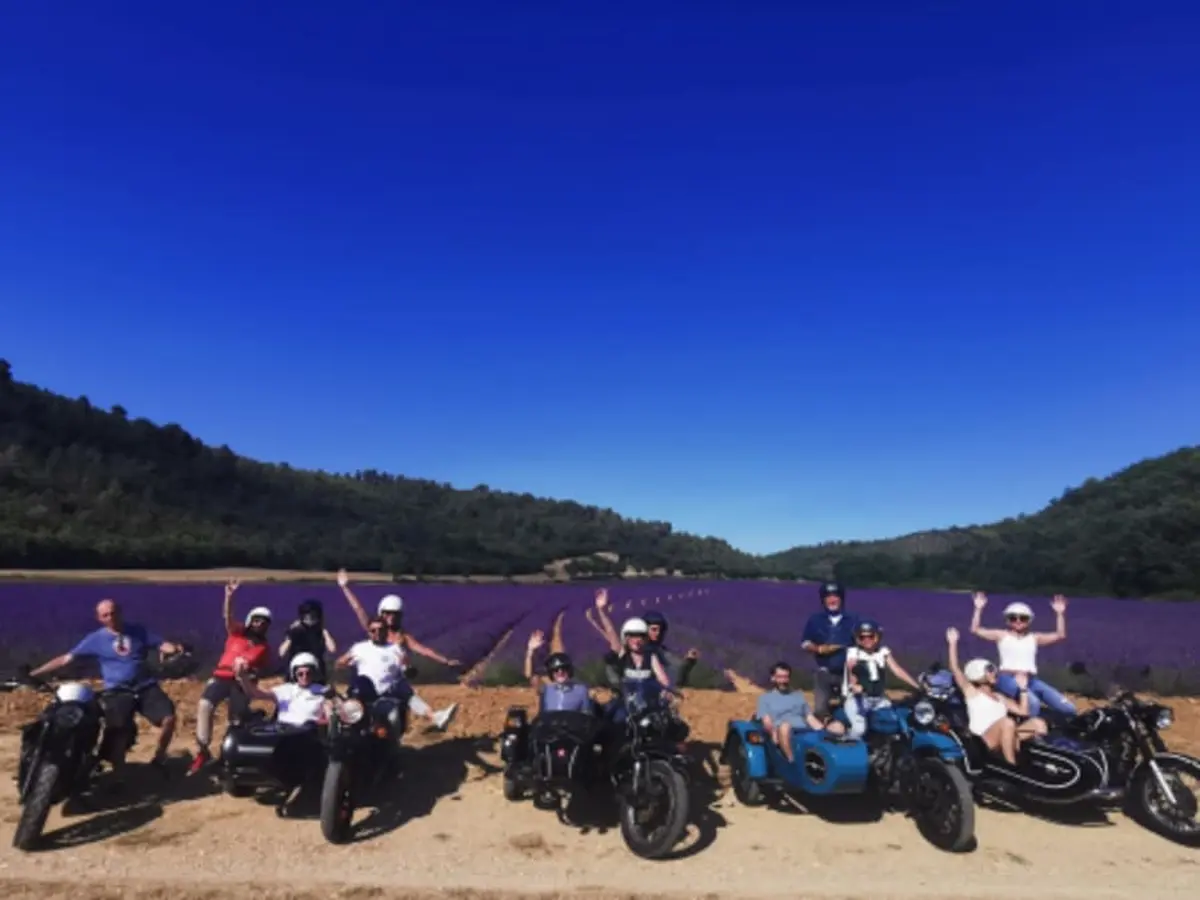 Wine-Tour  Visite lavande en Side-Car depuis Aix-en-Provence