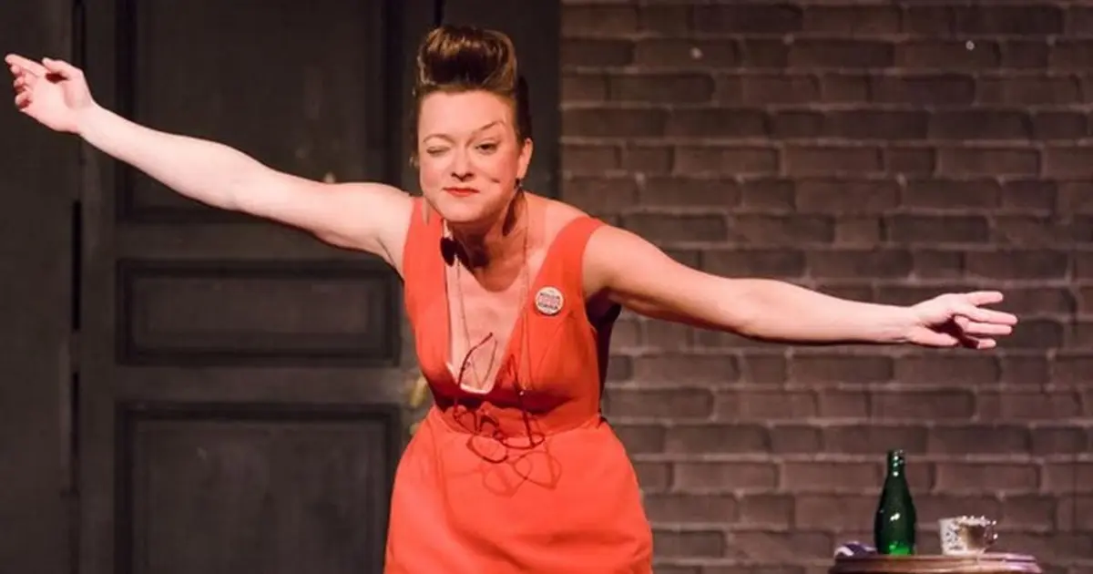 Woman show "Je buterais bien ma mère un dimanche"