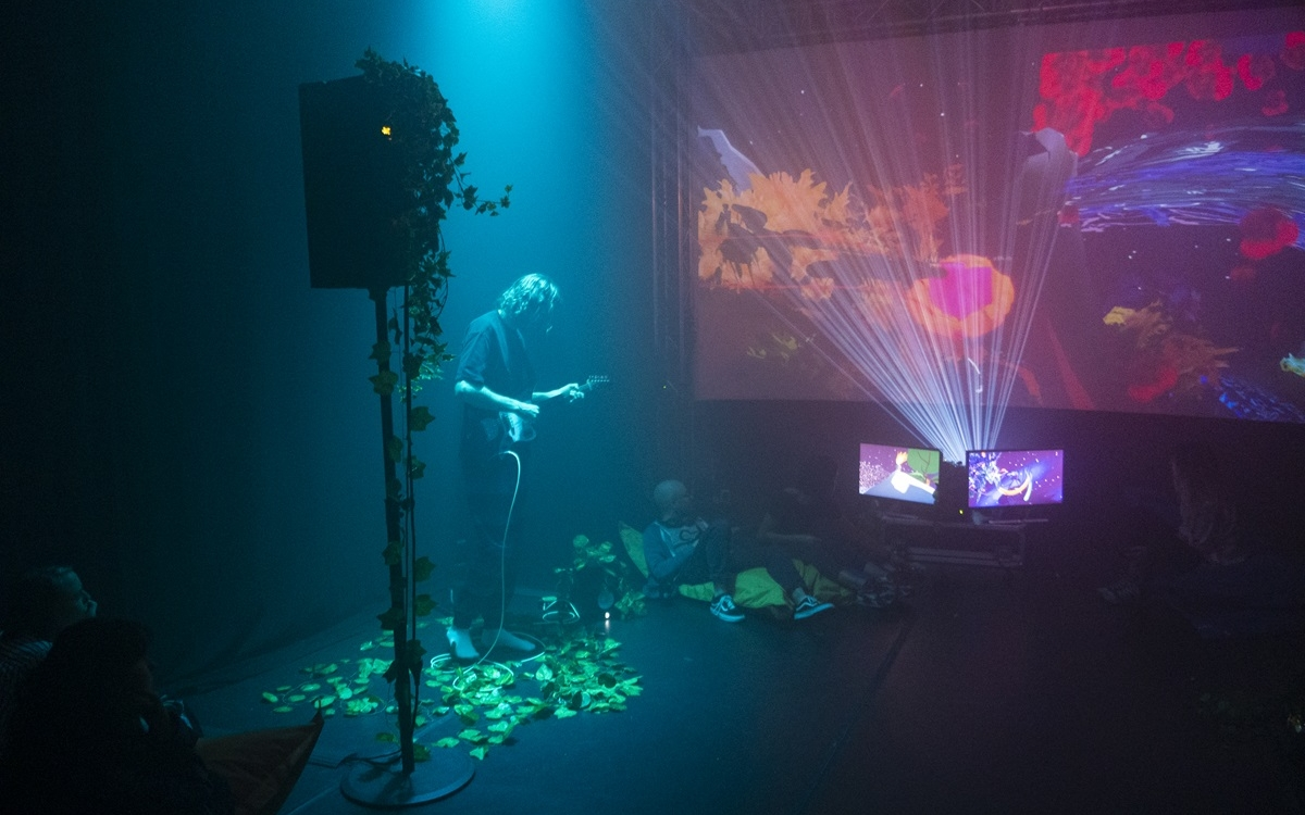 Xenoangel, live performance, 2023., Biennal Nemo