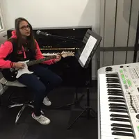 Chant et guitare à Yamaha Music School &copy; Yamaha Music School