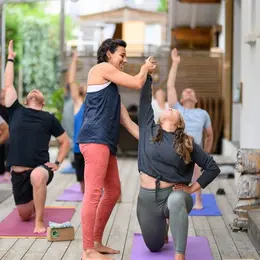 Yoga à la villa Tiki