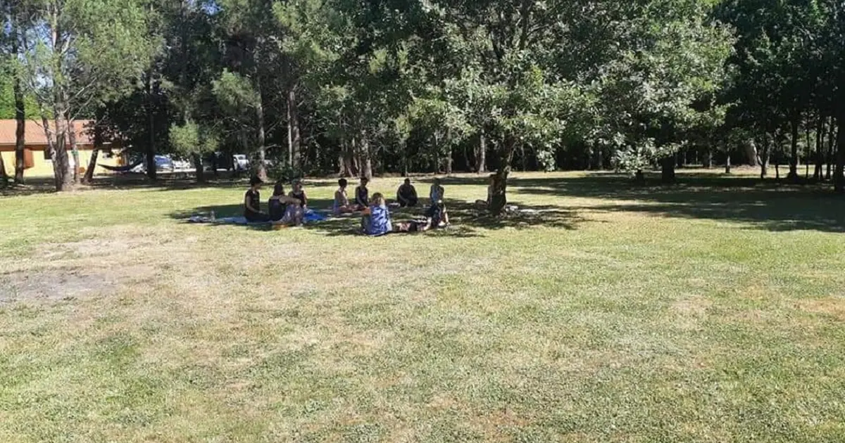 Yoga dans le jardin