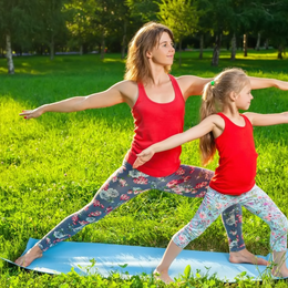 Yoga duo parent / enfant à la ferme