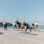 Yoga face à l'océan