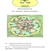 Yoga méditation création mandala en forêt