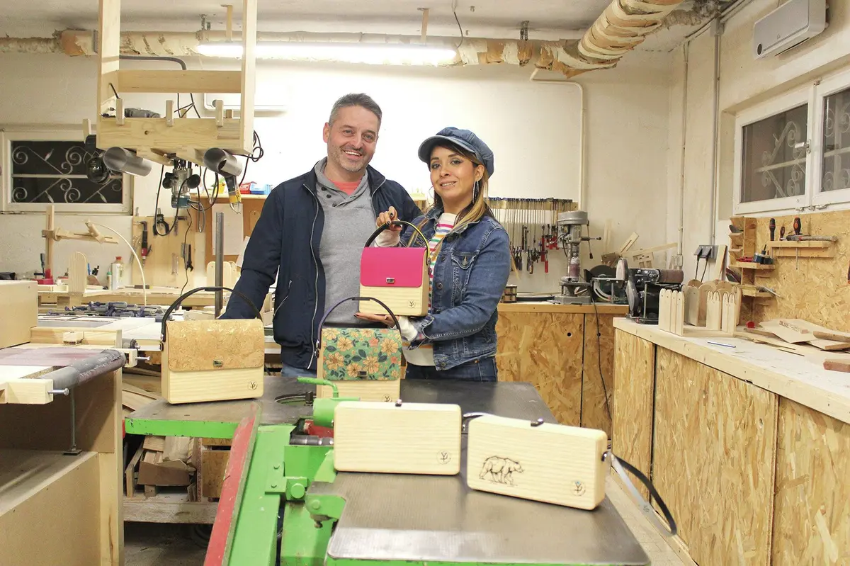 Yves et Loré : ils fabriquent des sacs en bois !