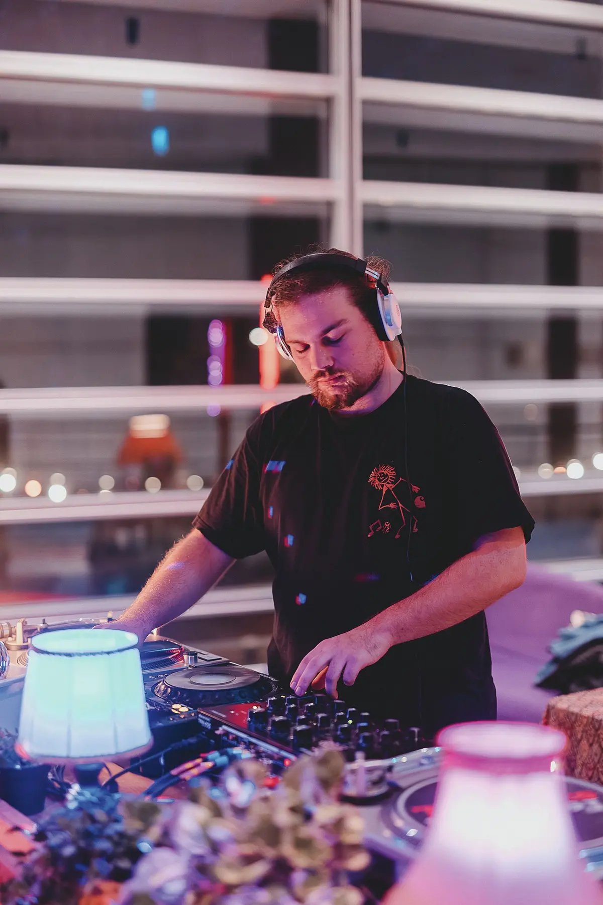 DJ Choppa en action lors d'une soirée Sunset à La Filature