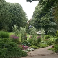 Zoo de Mulhouse : l'un des jardins aux fleurs &copy; jds